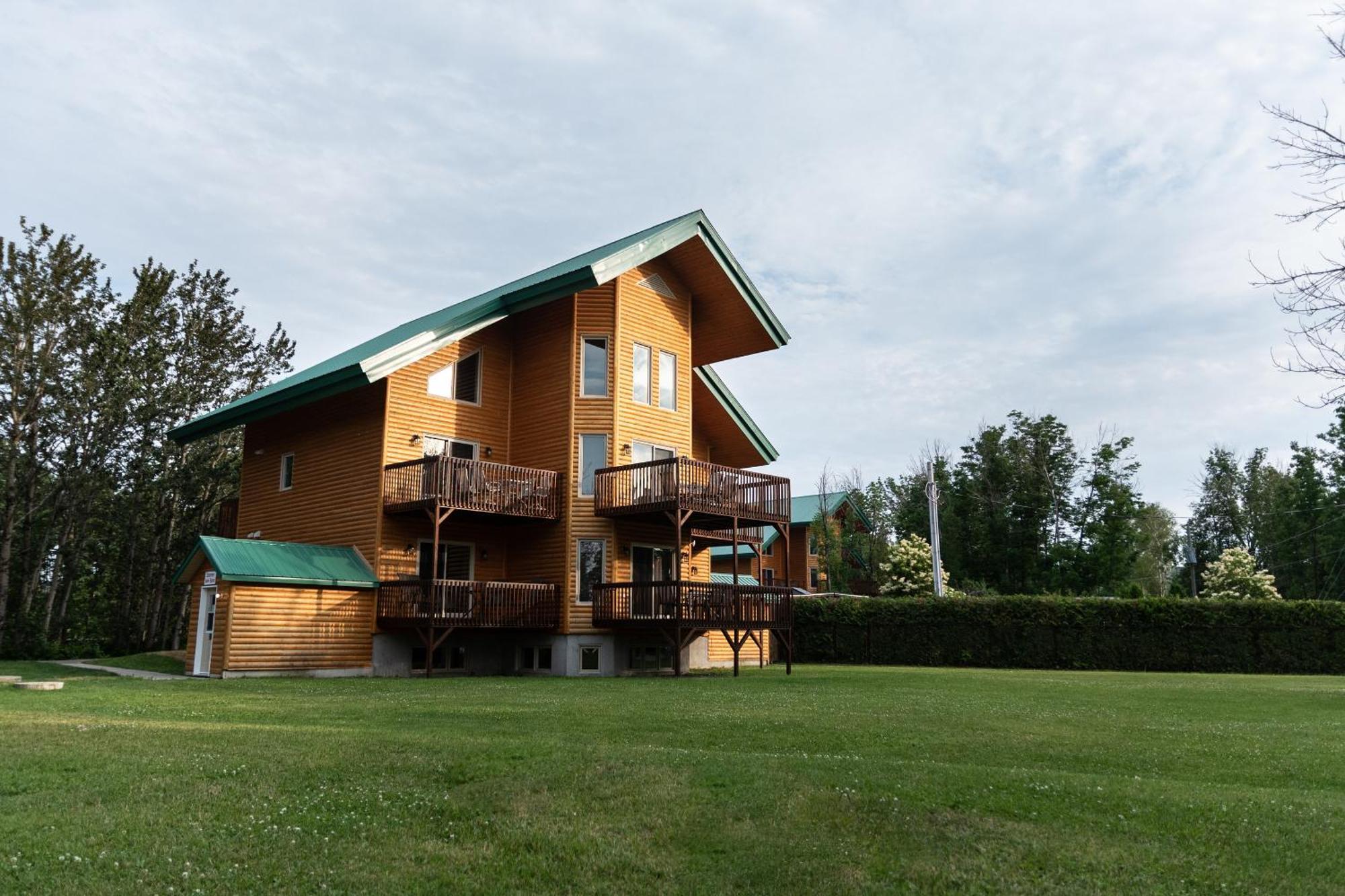 Chalets Et Spa Lac Saint-Jean Chambord Exteriör bild