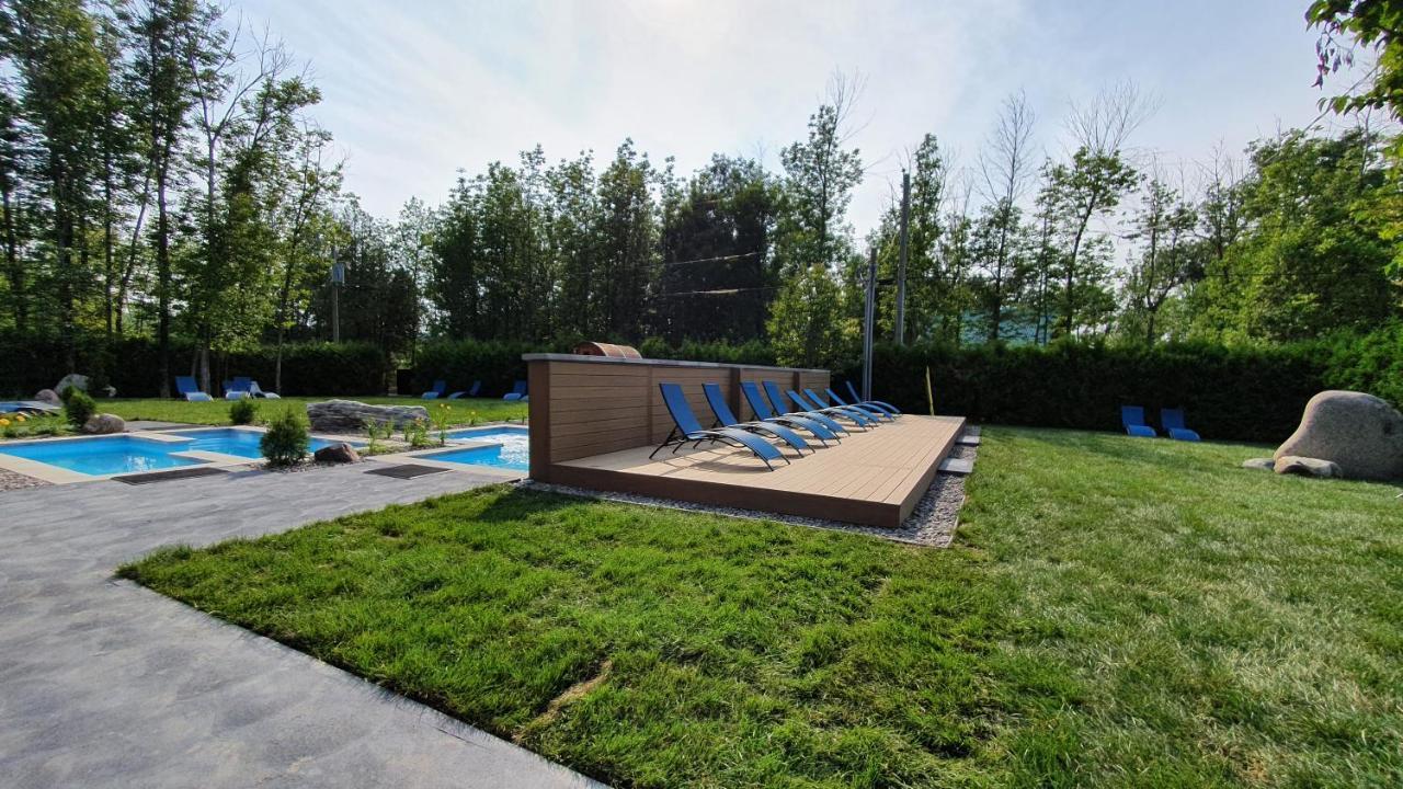 Chalets Et Spa Lac Saint-Jean Chambord Exteriör bild